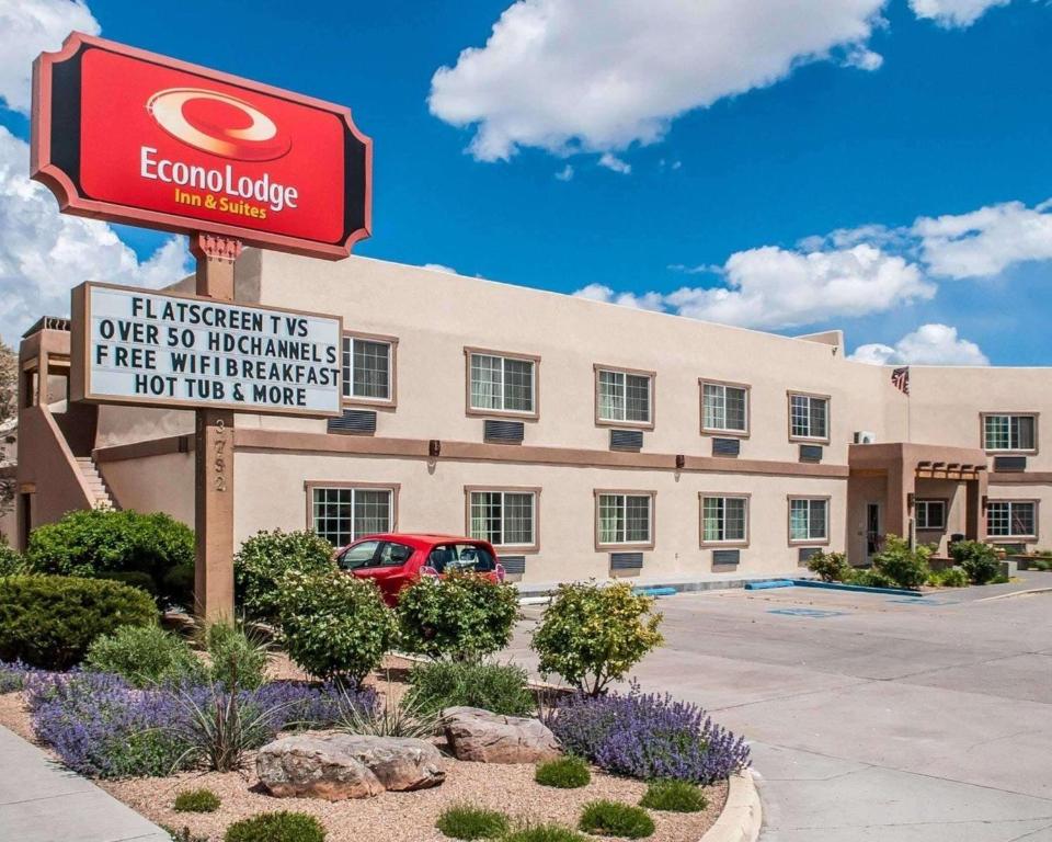 Econo Lodge Inn & Suites Santa Fe Main image 1